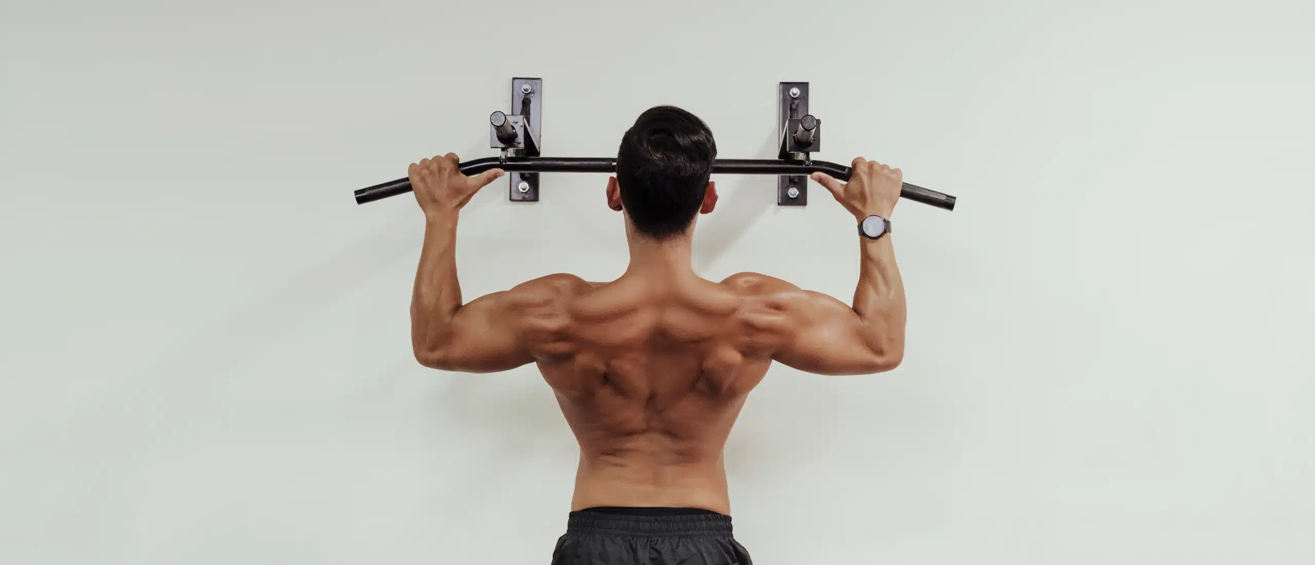 Man using a pull up bar
