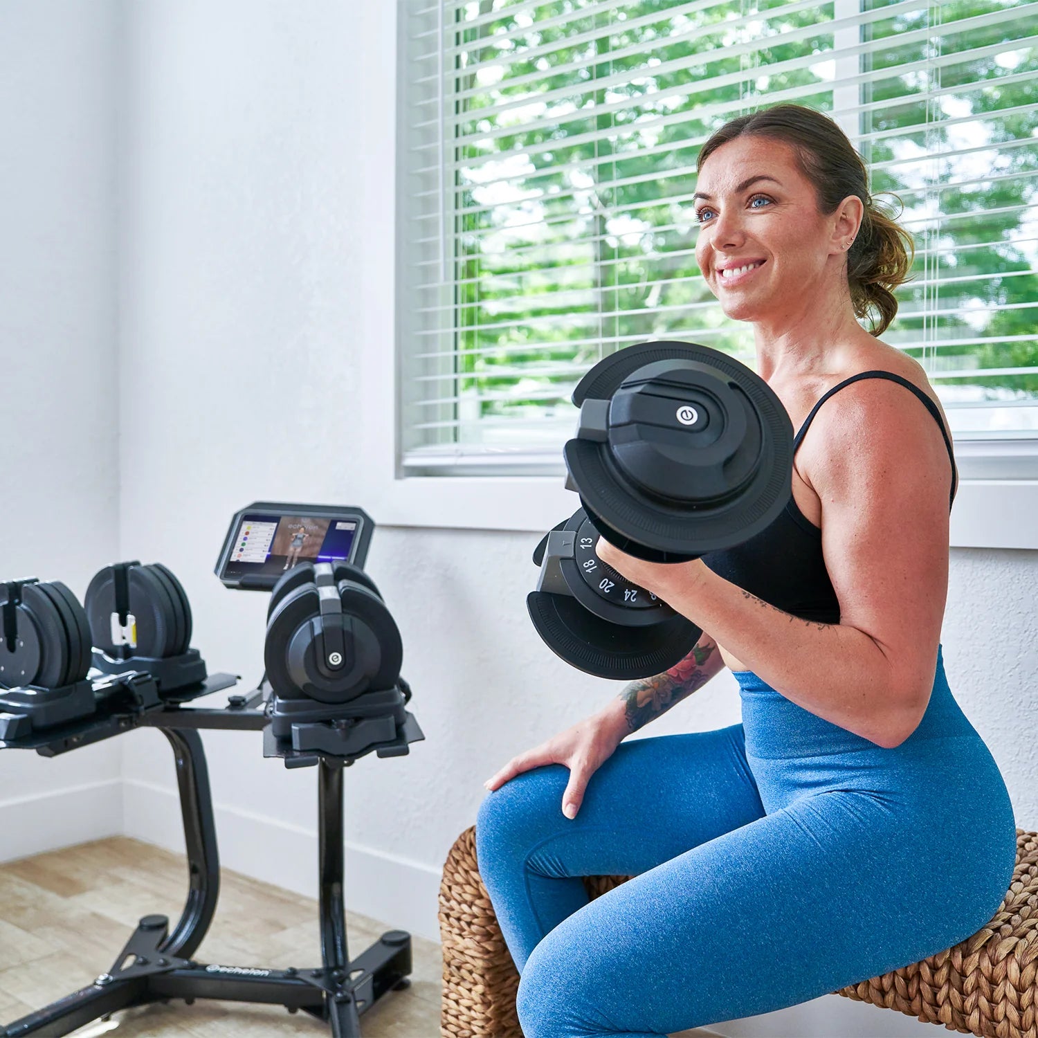 Echelon Strength Adjustable Dumbbells 752 with Stand - Fitness Outlet