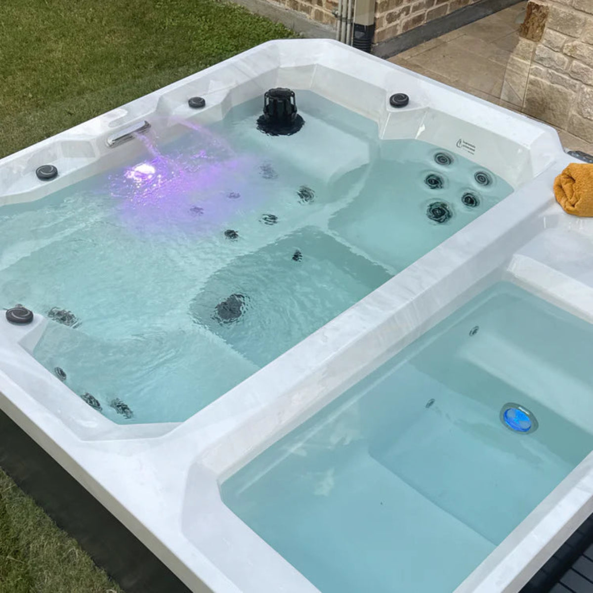 LIFETREND Sierra 3 Person Hot Tub & Cold Plunge Combo - Fitness Outlet