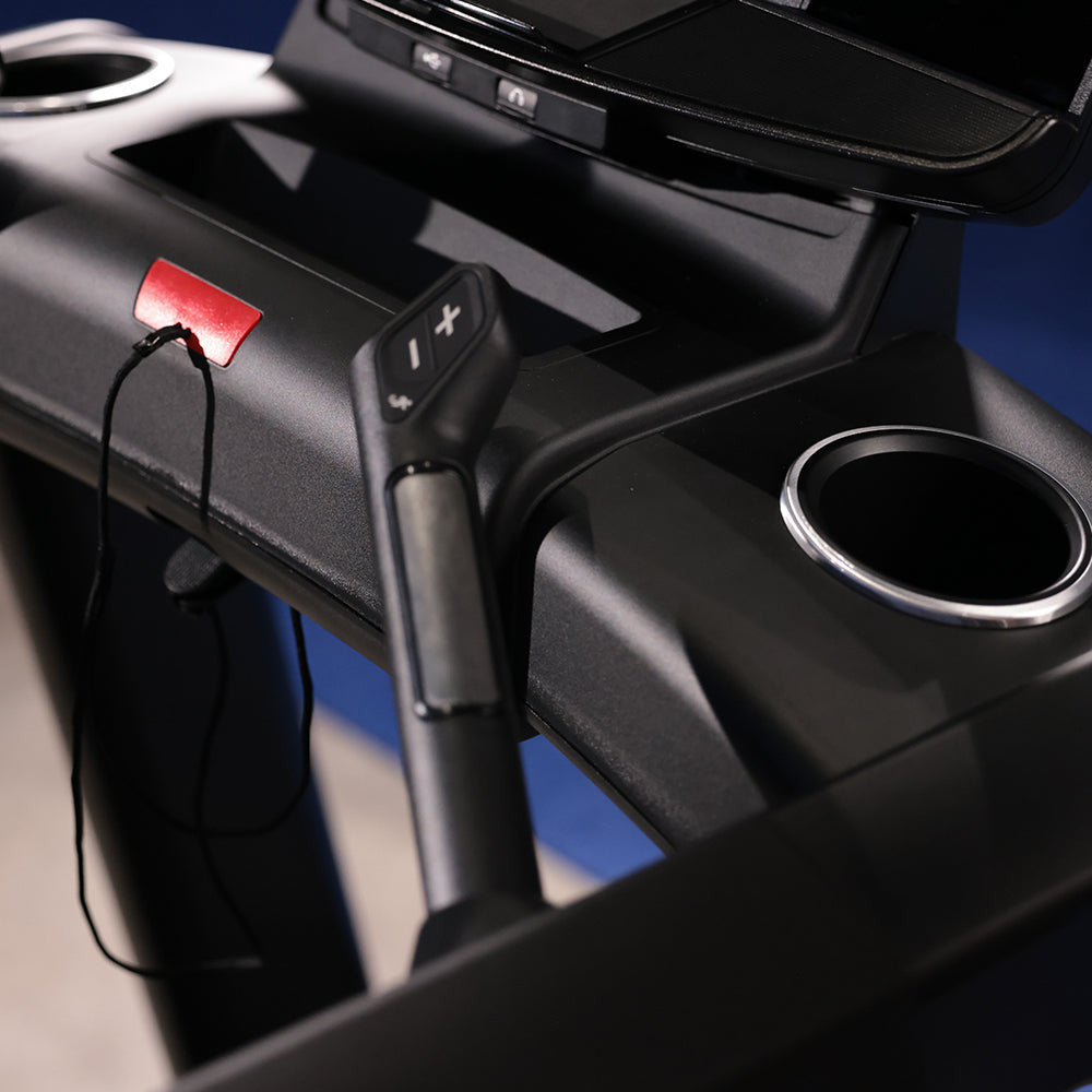 club-series-treadmill-update-detail-4-1000x1000_2001x