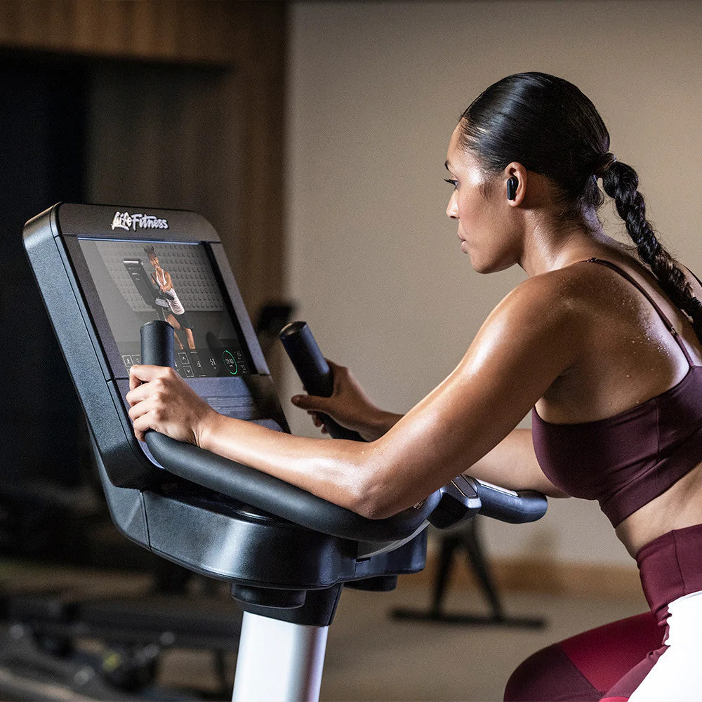Life Fitness Club Series + Plus Upright Lifecycle Bike