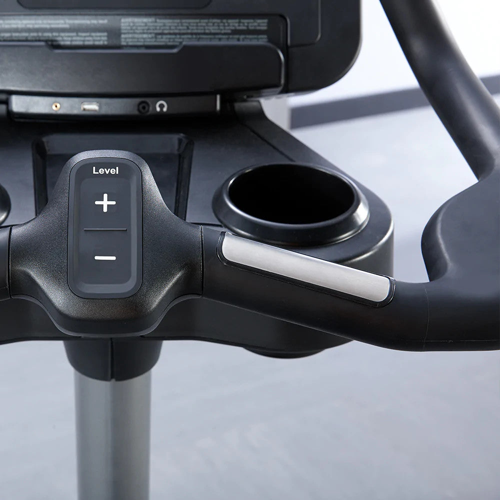 Life Fitness Club Series + Plus Upright Lifecycle Bike