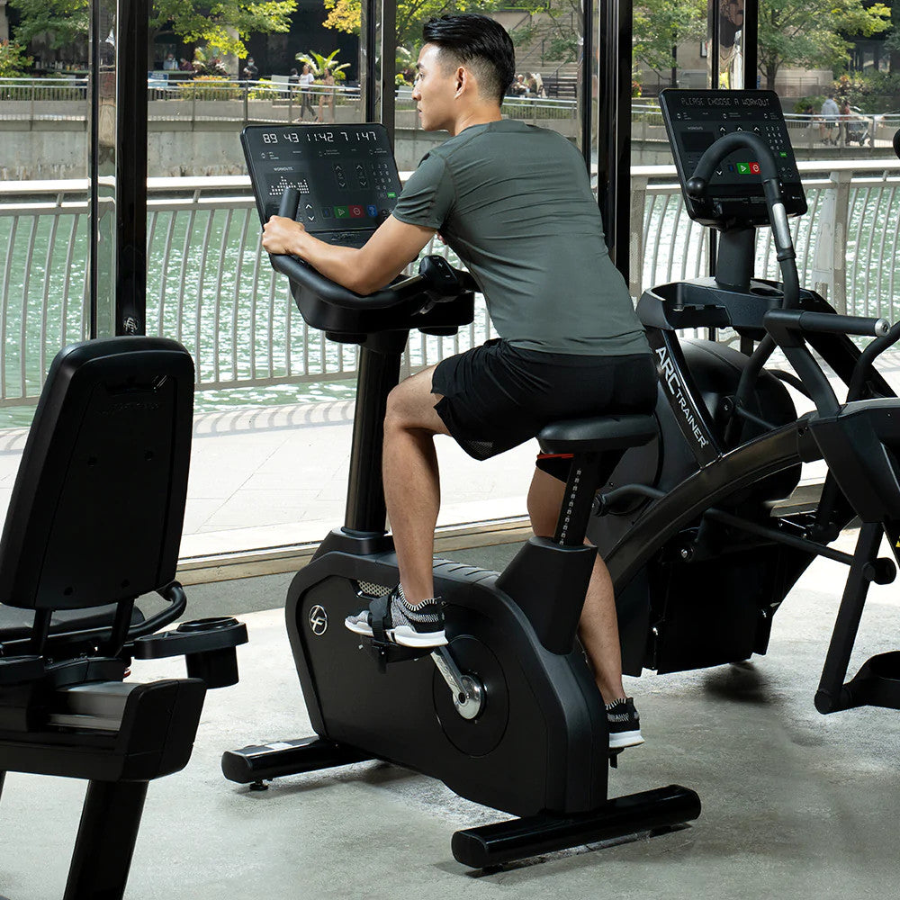 Life Fitness Club Series + Plus Upright Lifecycle Bike