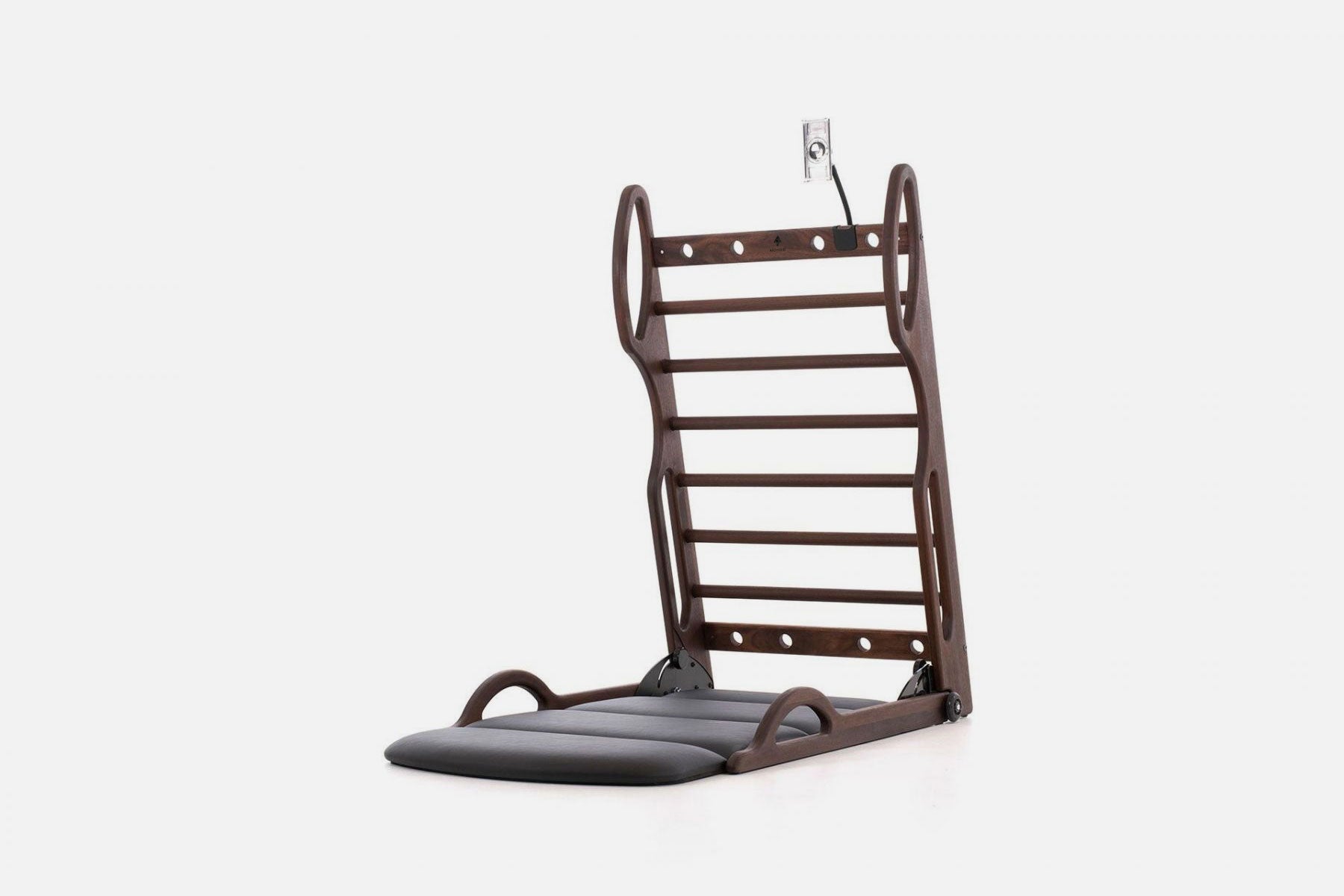 Elasko in Walnut 