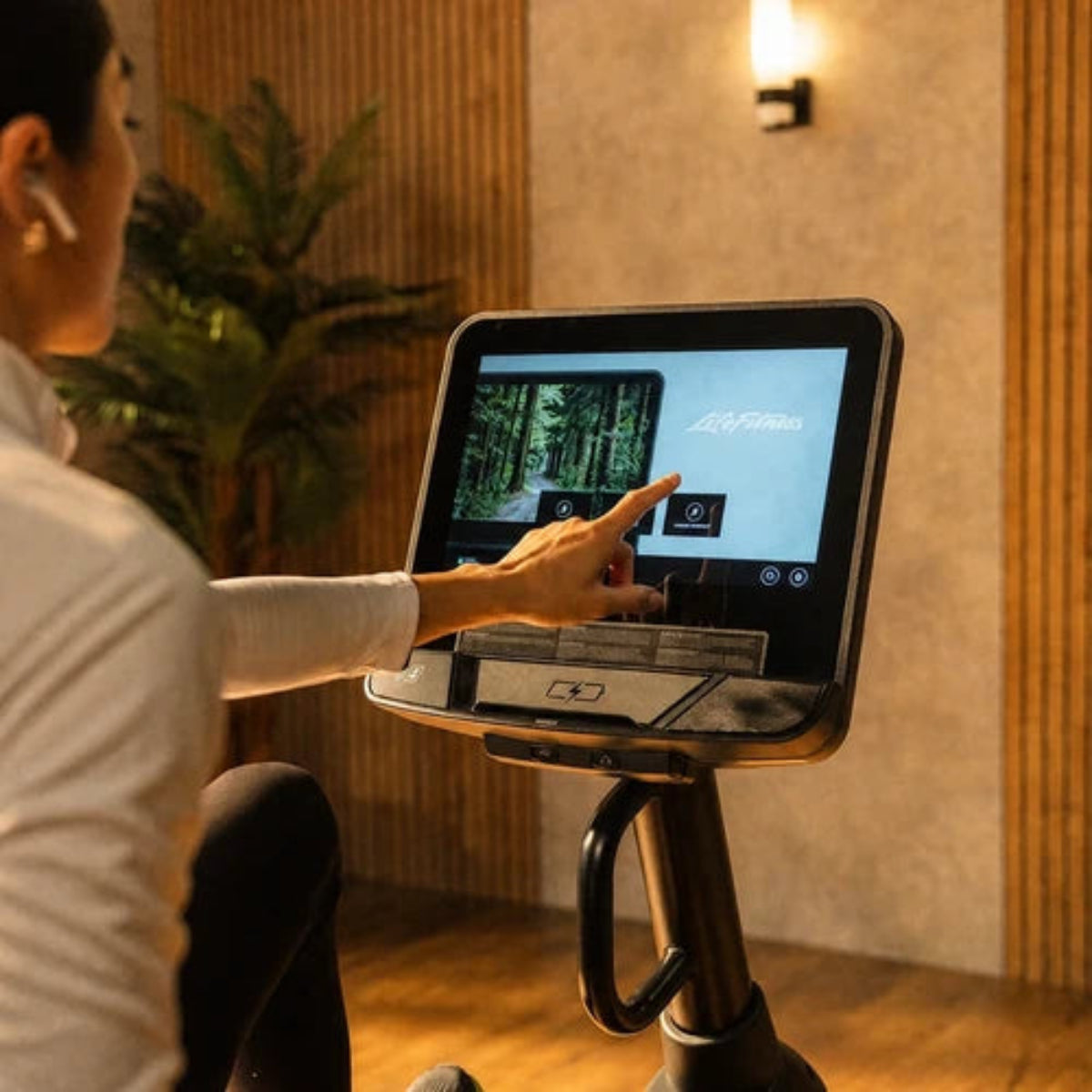 Life Fitness Atmos Recumbent Bike - Home Edition