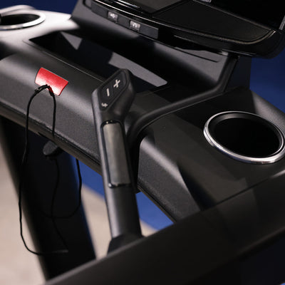 club-series-treadmill-update-detail-4-1000x1000_2001x