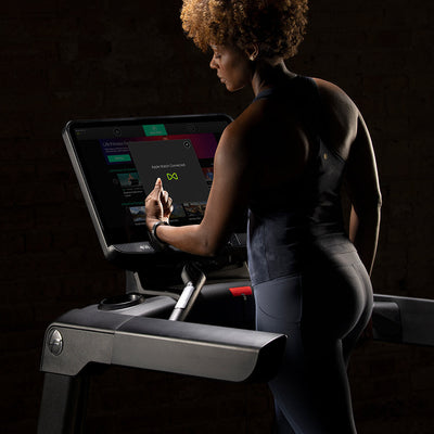 club-series-treadmill-update-lifestyle-1-1000x1000_2001x