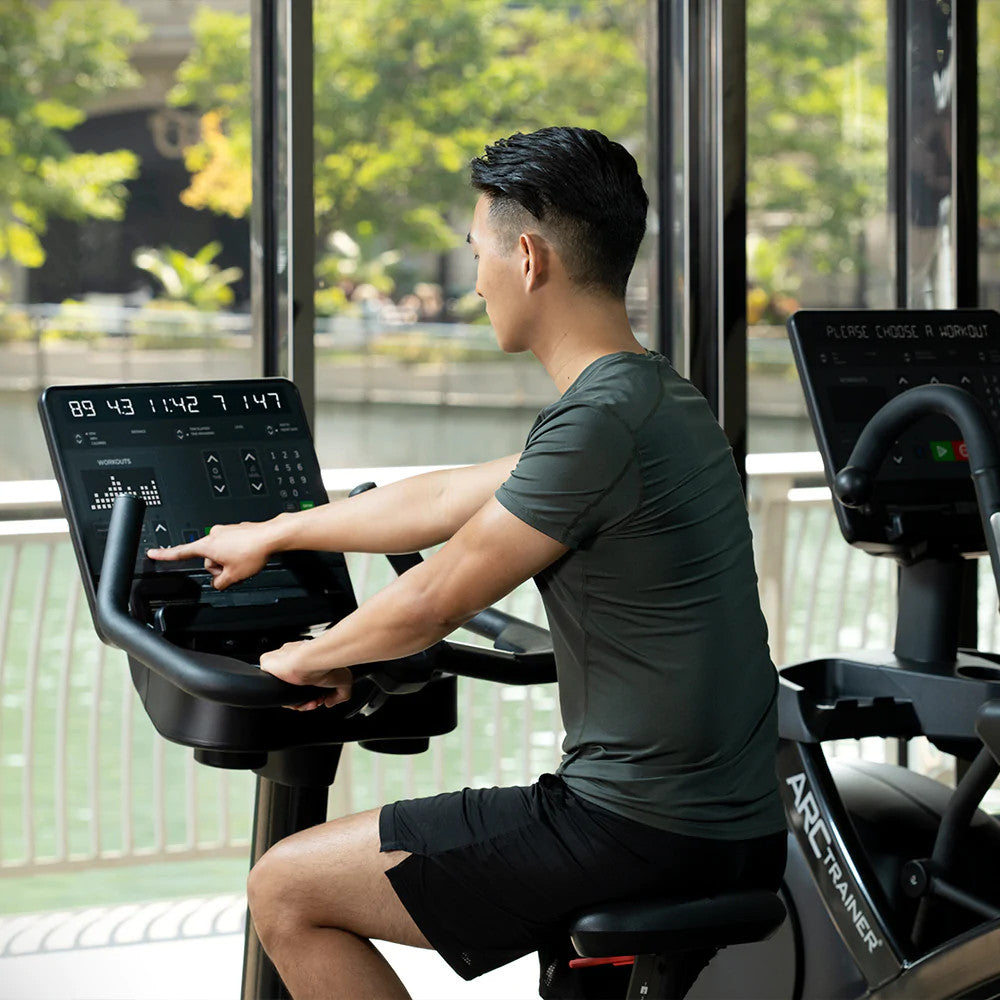 Life Fitness Club Series + Plus Upright Lifecycle Bike
